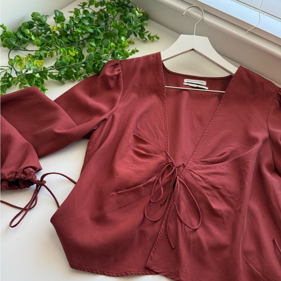 Urban Outfitters Open Front Tie Top Size Medium - Picture 2 of 6